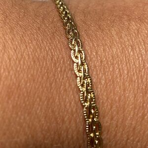 Dainty with just the right thickness 18k gold plated bracelet